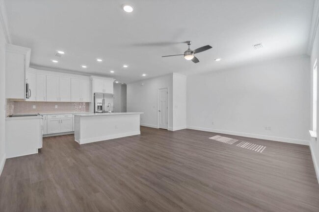 Building Photo - 529 Hill Ln