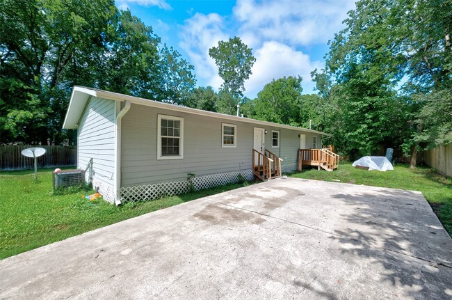 Building Photo - 13703 Segrest Dr