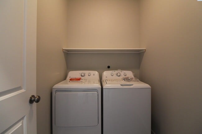 Building Photo - 3 Bed/2.5 Bath West Pasco Townhouse
