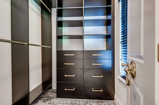 Building Photo - Welcome to this charming end unit townhome