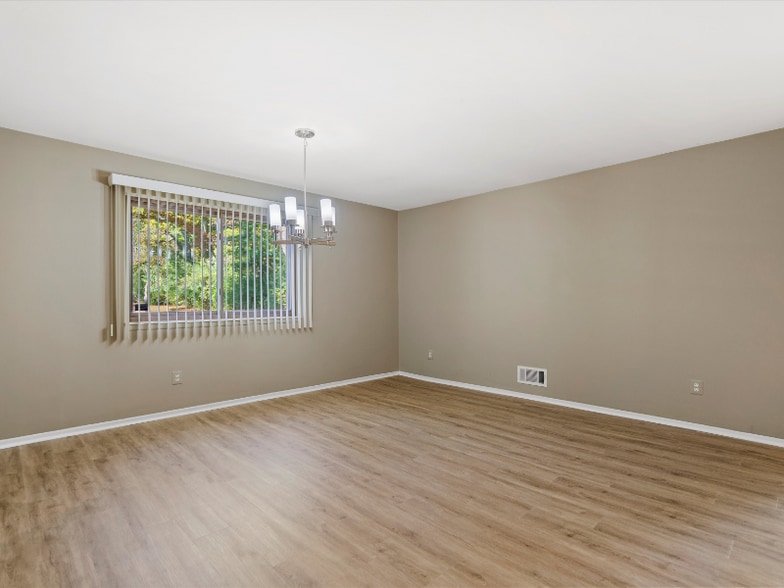 Building Photo - 26656 Farmbrook Villa Dr