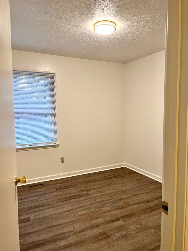 Building Photo - Renovated Home Near Virginia Tech