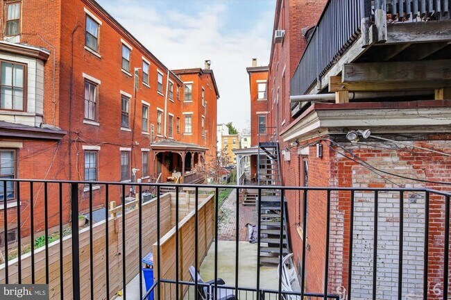 Building Photo - 2007 Cambridge St