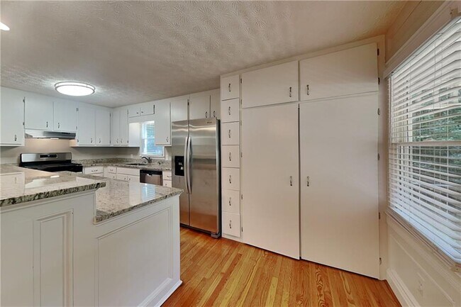 Building Photo - 804 Oak Trce
