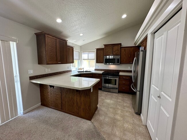 Building Photo - LARGE SINGLE FAMILY HOME ON CORNWALL (RPM#220)