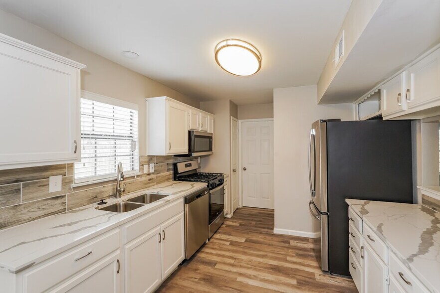 Building Photo - 232 Sunset Dr