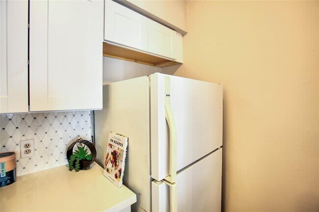 Building Photo - 10075 Westpark Dr