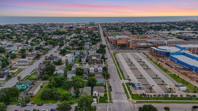 Building Photo - 4027 Ursuline St
