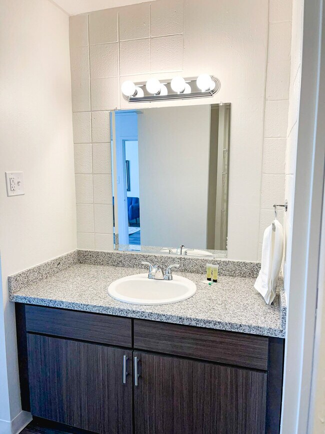 Building Photo - 2515 Burnet Ave