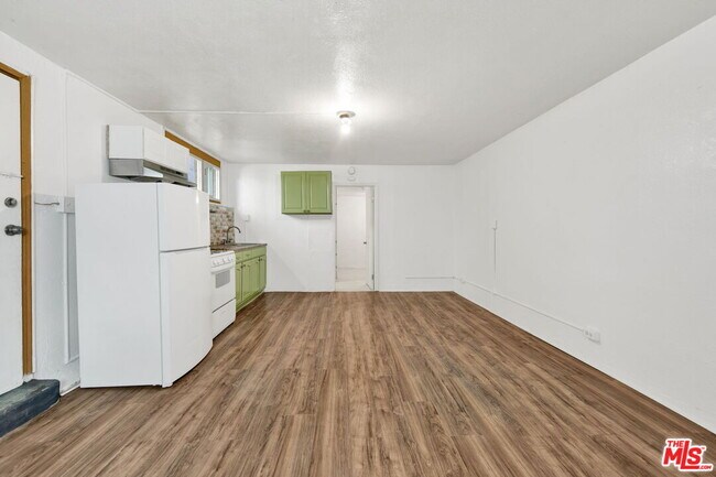 Building Photo - 225 E Garfield Ave