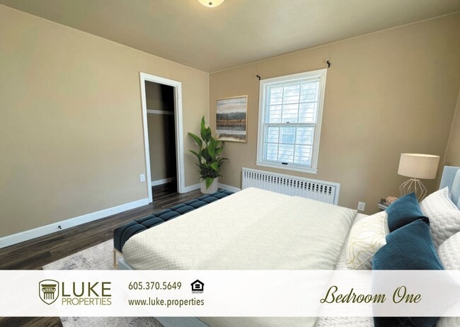 Building Photo - 904 S 2nd Ave