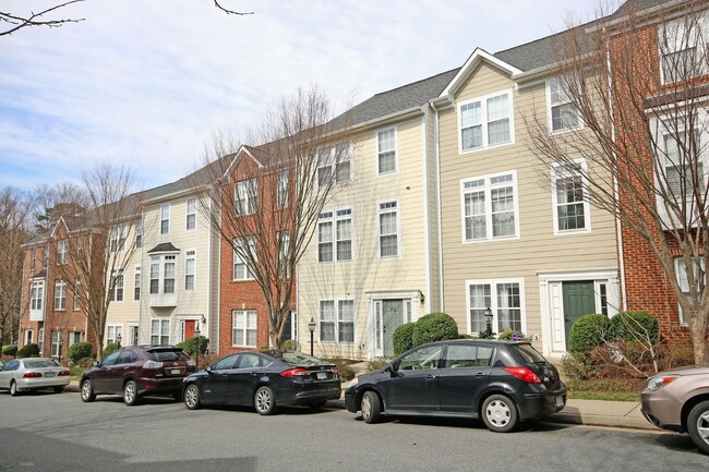 Building Photo - Cherry Hill Townhouse, Short Drive From UV...