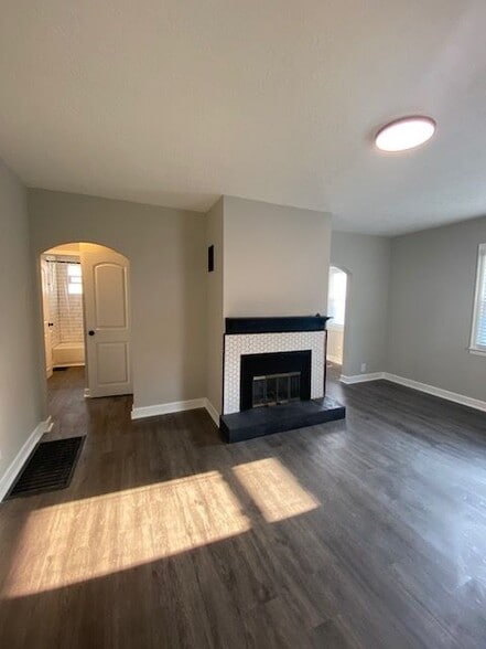 Building Photo - 236 W Kanawha Ave