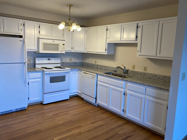 Building Photo - Stonegate Apartments