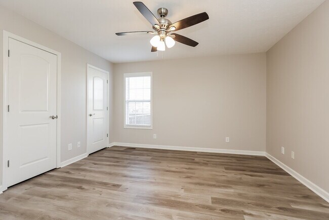 Building Photo - 318 Gallop Ln