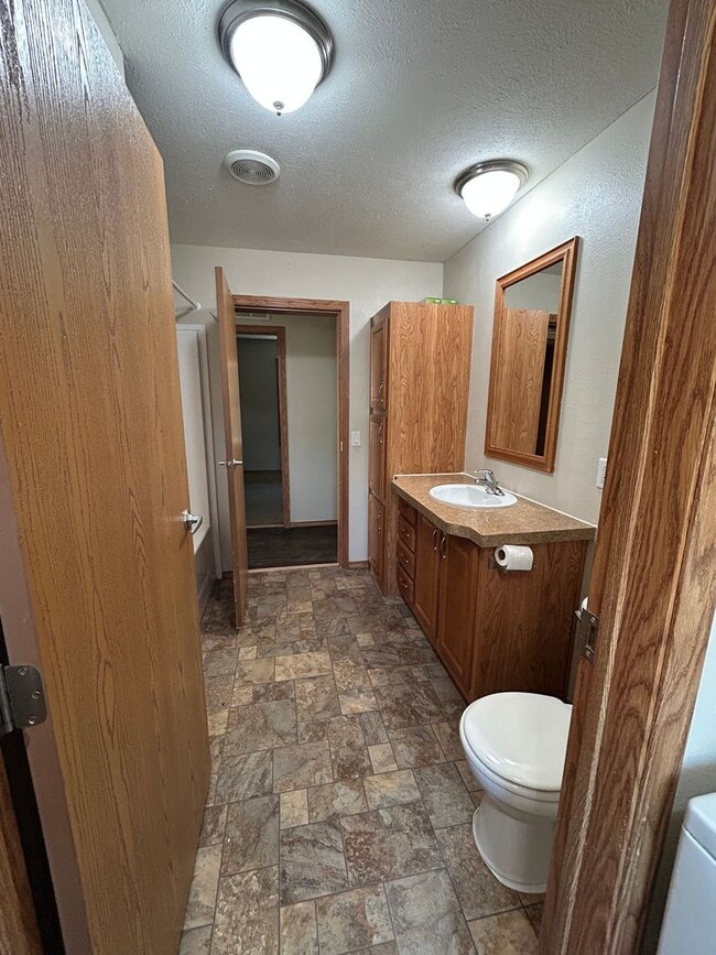 Building Photo - Cute 3 bedroom Duplex for Rent!