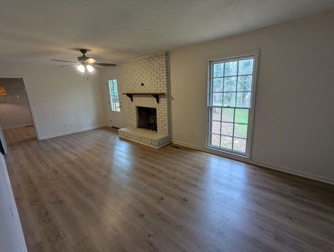 Building Photo - 3 bedroom 2 bath in Northwood Lake