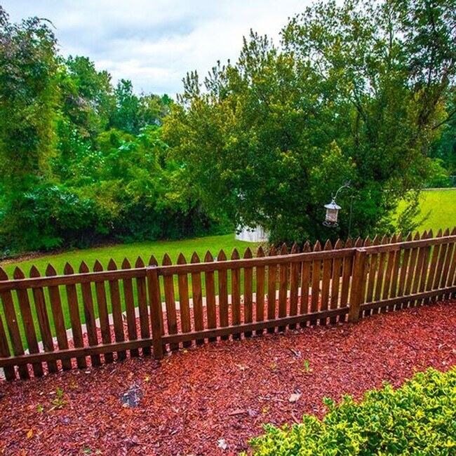 Building Photo - STUNNING!!! Four Bedroom two and a half bath home with a view!