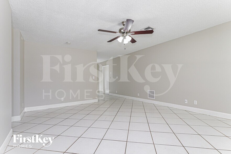 Building Photo - 6129 Moonbeam Dr