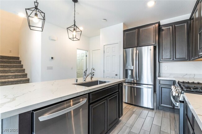 Building Photo - 5730 Sky Pointe Dr