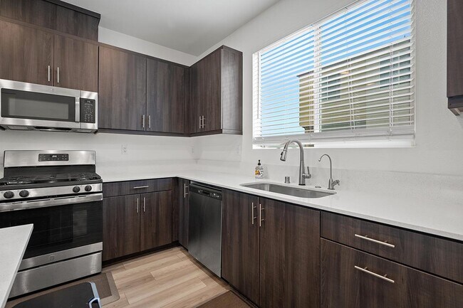 Building Photo - 5495 Seacliff Pl