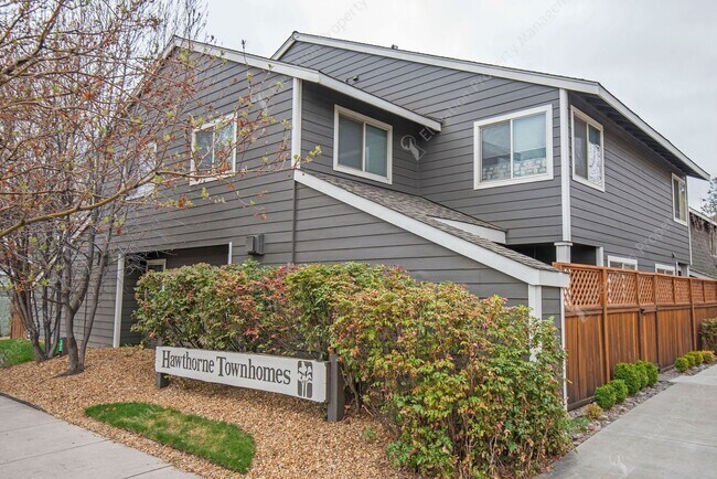 Building Photo - 111 NW Hawthorne Ave