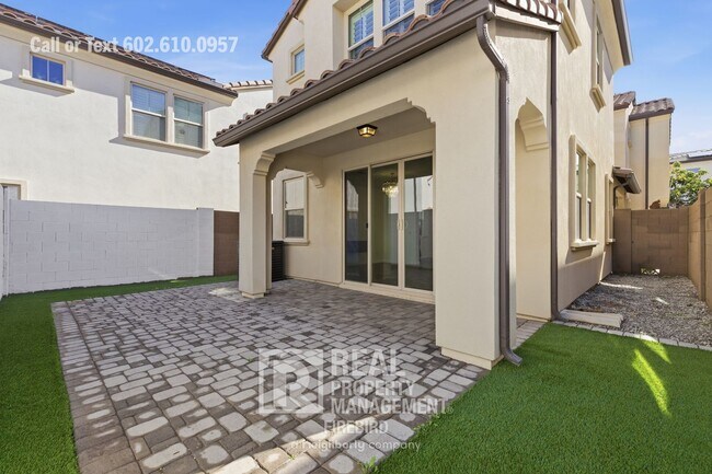 Building Photo - 2342 W Gloria Ln