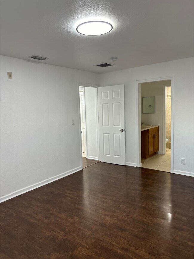 Building Photo - 2862 NW 55th Ave