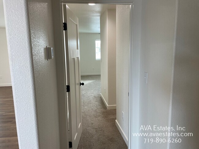 Building Photo - 970 S Coral Pl