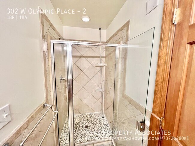 Building Photo - 302 W Olympic Pl