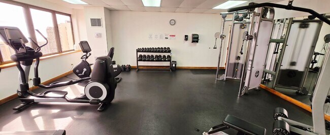 Building Photo - Large One Bedroom Unit- The Villa on Eaton Square #2412