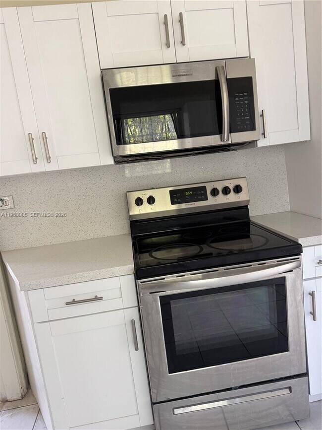 Building Photo - 480 NE 127th St