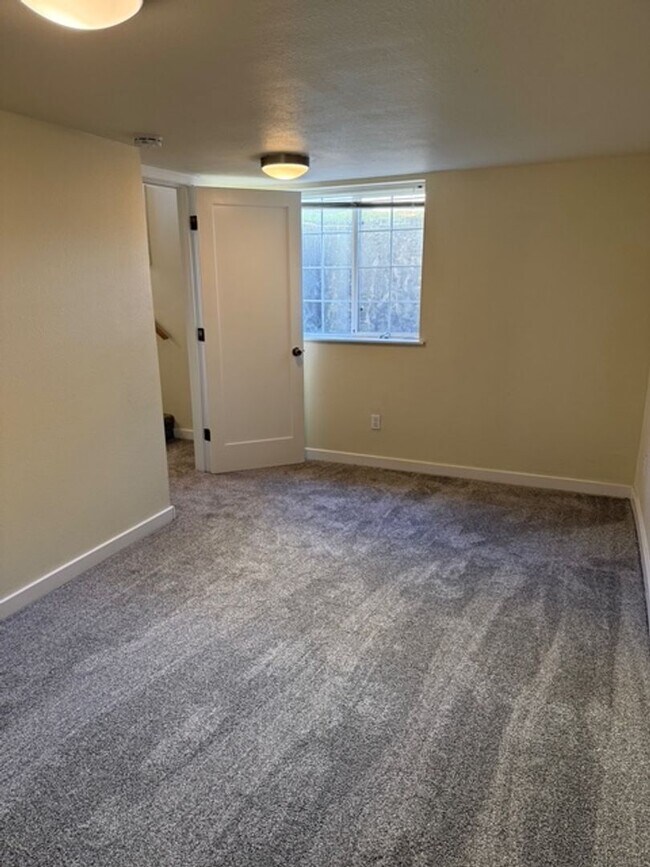 Building Photo - 600B00