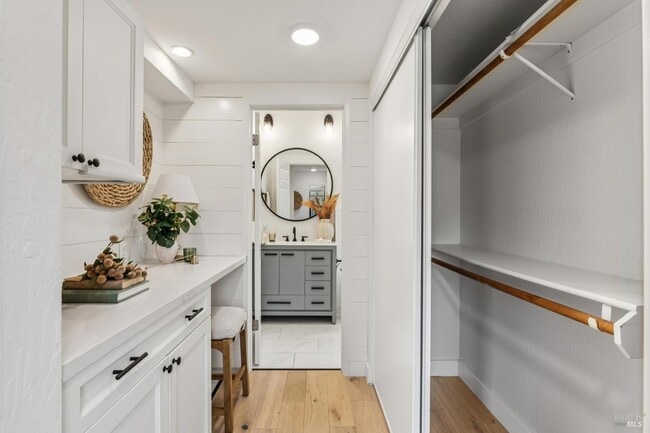 Building Photo - 93 Ashford Ave