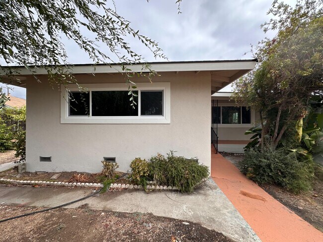 Building Photo - 414 N Alameda Ave