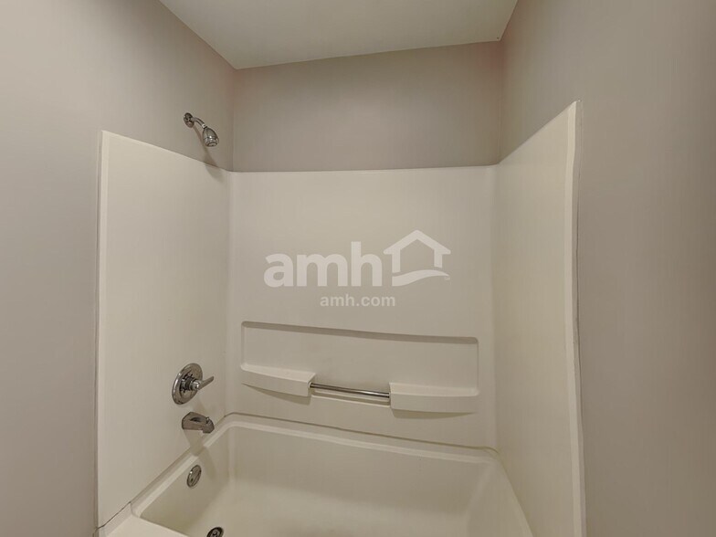 Building Photo - 2036 Stephen St