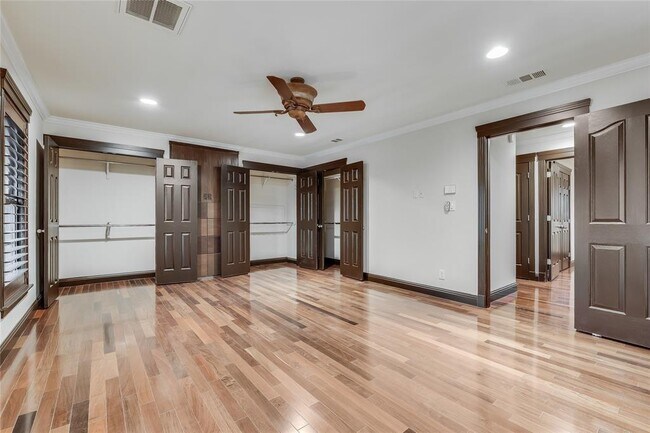 Building Photo - 4900 Balcones Dr