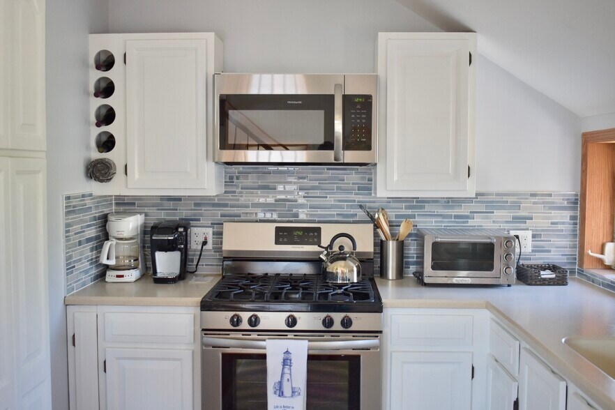Kitchen with stainless steel appliances - 209 Amber St