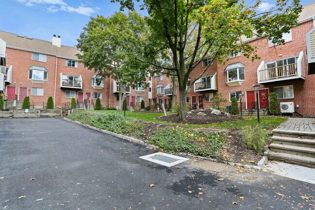 Building Photo - 101 Grove St