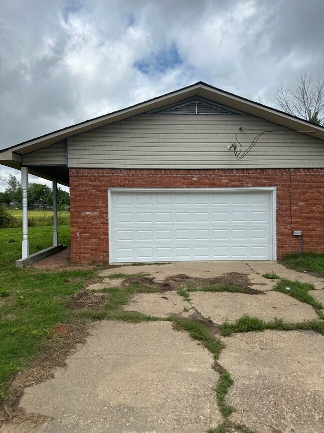 Building Photo - 439 Oak Grove Rd