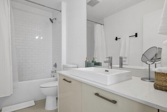 Building Photo - 245 SE 1st St