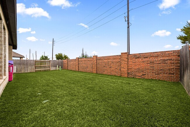 Building Photo - 8711 Hbr Pnes Dr