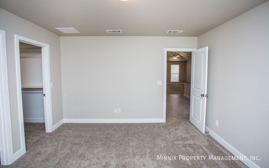 Building Photo - 10408 Winfield Ave