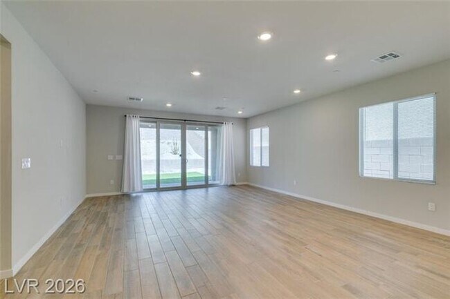 Building Photo - BEAUTIFUL 4 BEDROOM PROPERTY IN GATED COMMUNITY!