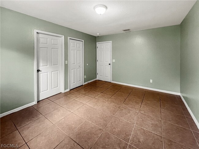 Building Photo - 1909 SW Santa Barbara Pl