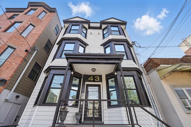 Building Photo - 43 Thorne St