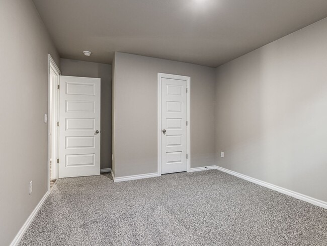 Building Photo - Newer home only minutes away from Paycom, Falling Springs Addition + Greenbelt lot + Deer Creek S...