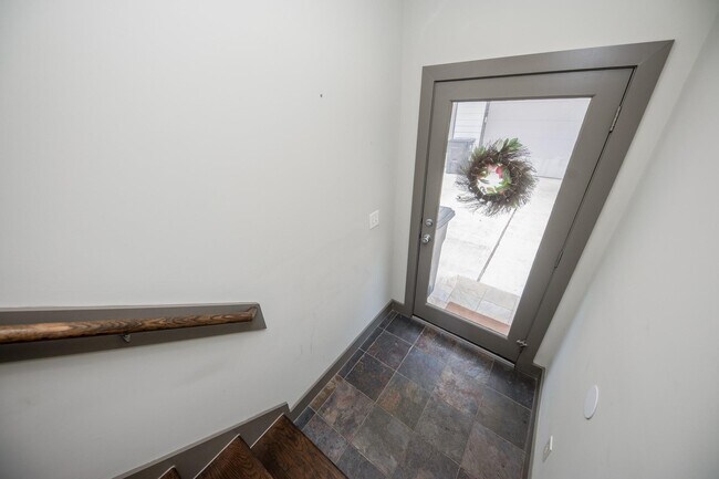 Building Photo - 1535 Birdsall St