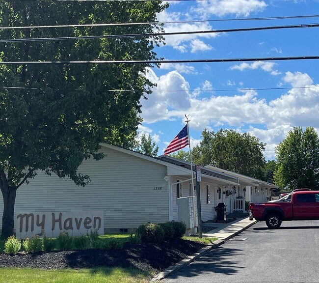 Primary Photo - Welcome to our updated 2 bedroom, 1 bathro...