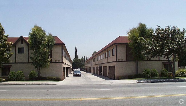 Primary Photo - 2700-2708 Walnut Grove Ave